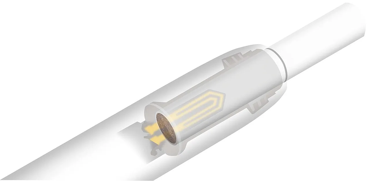 IQOS tutucusundaki ısıtma bıçağı ve HEETS çubuğu