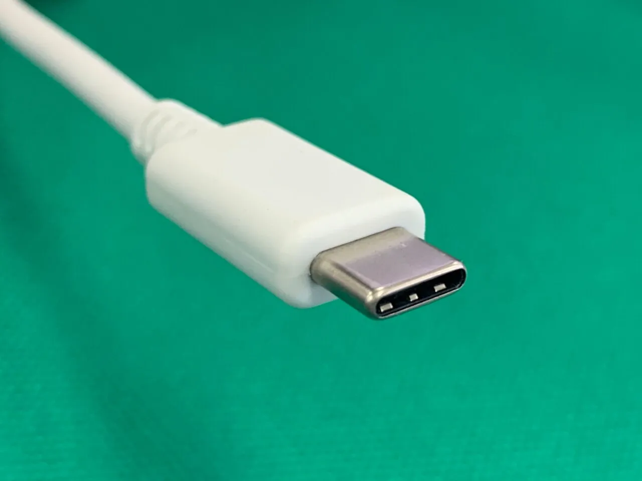 USB-C şarj fişi ve girişi