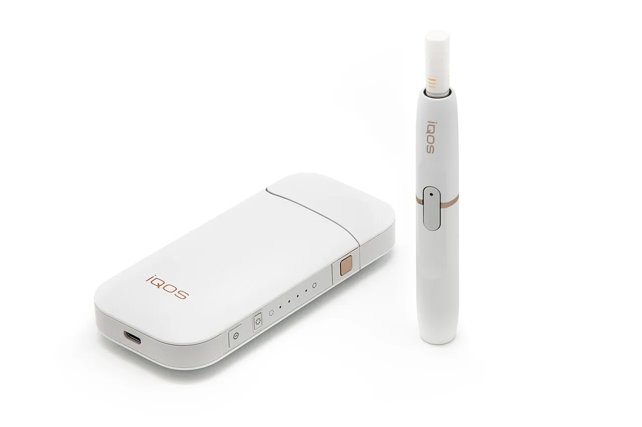 IQOS ısıtmalı tütün cihazı yakın plan