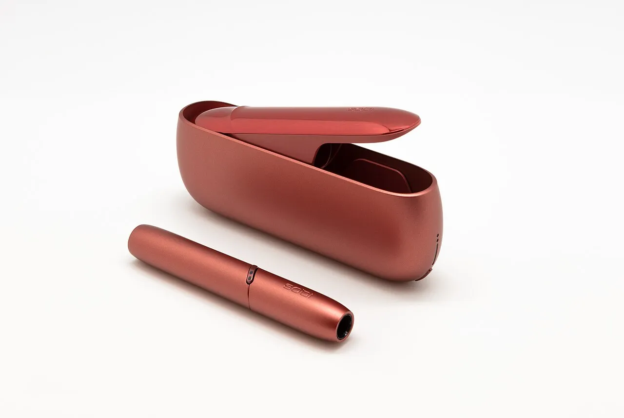 IQOS 3 DUO holder'ı ve şarj kutusu