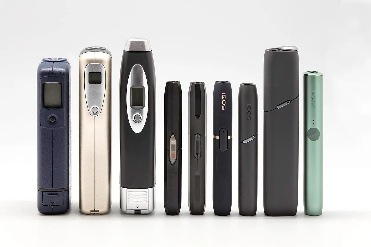 Farklı kuşaklardan IQOS ısıtmalı tütün cihazları